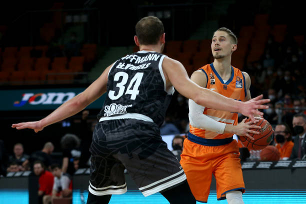 调整战术的 调整战术的